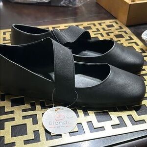 Blondo Women's Black Flats with Elastic Strap